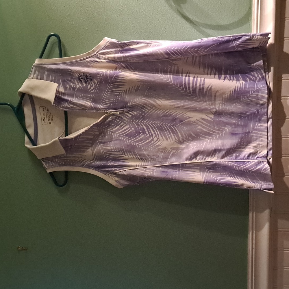 Sleeveless golf shirt